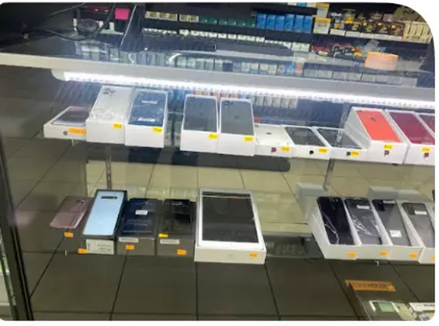 Mega Tobacco Vape & Wireless wireless counter display with boxed smartphones and tablets in a glass case